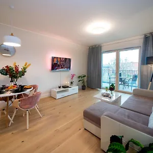 https://mayas-flats-resorts-22-river-view.gdanskhotel.org